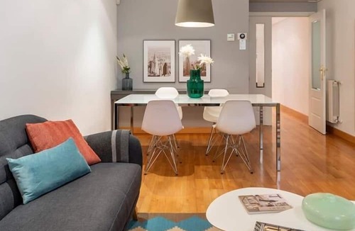 Goya Apartment | Ayala Apartment with parking