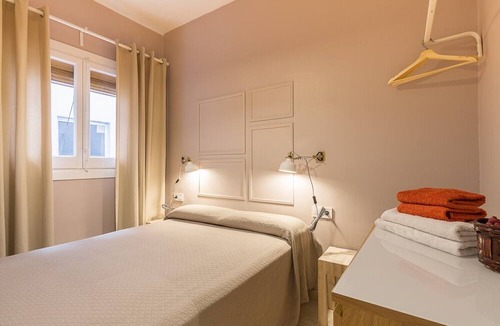 Hostafrancs Apartment | PLAZA ESPAÑA, cozy, comfortable and silent 3 bedrooms apartment for rent in Barcelona center.