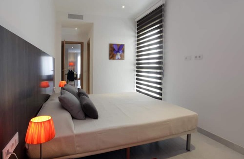Les Corts Apartment | Bright one-bedroom apartment with balcony