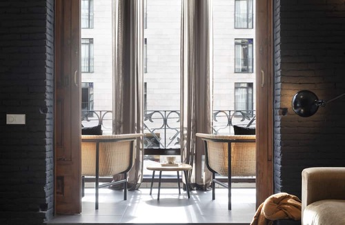 Eixample Apartment | Riva - 1 Bedroom Apartment with street view