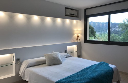 Abrera House | House for 8-9 people 25 min from Barcelona, Montserrat, Sitges, Penedes.