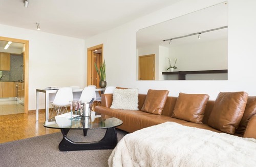 Sant Gervasi Apartment | General Miter Terrace 3 Rooms 6 pax and optional parking - Free WiFi