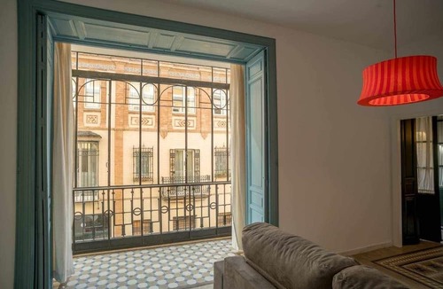 Encarnacion-Regina Apartment | Eva Recommends Gerona 1 very bright house S.XIX