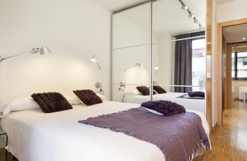 Sant Gervasi Apartment | Charming Apartment in the Center w/Balcony for 6