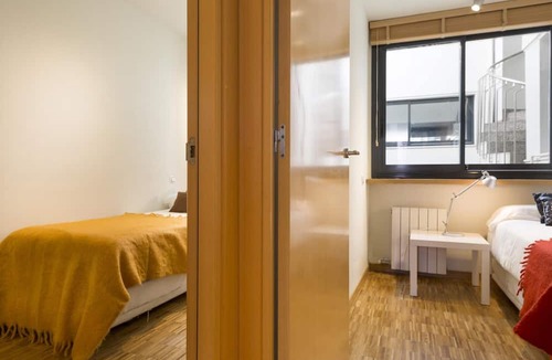 Sant Gervasi Apartment | Charming Apartment in the Center w/Balcony for 6