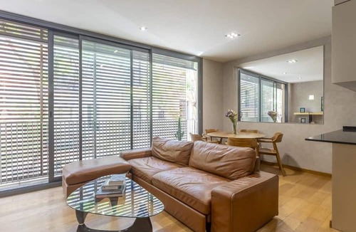 la Vila de Gracia Apartment | Gràcia: Private Terrace & Pool, sleeps 6