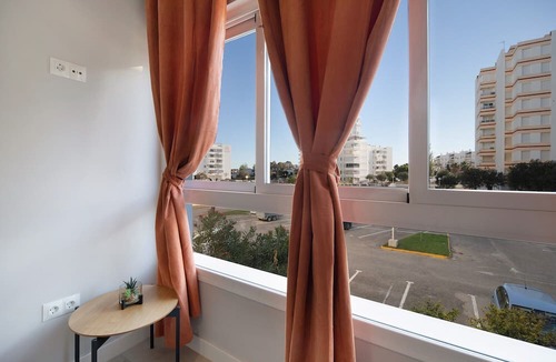 Valdelagrana Apartment | Apartment "Refugio del Mar" with Sea View, Shared Pool & Wi-Fi