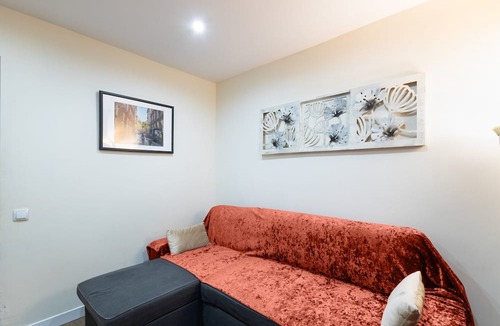 El Coll Apartment | Apartment "Bonito Piso Cerca de Park Guell" with Wi-Fi & A/C
