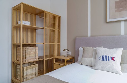 Sants Apartment | This apartment is a 2 bedroom(s), 1 bathrooms, located in Barcelona, Catalunya.