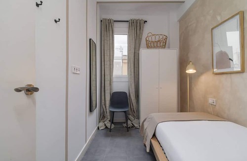 Sants Apartment | This apartment is a 2 bedroom(s), 1 bathrooms, located in Barcelona, Catalunya.