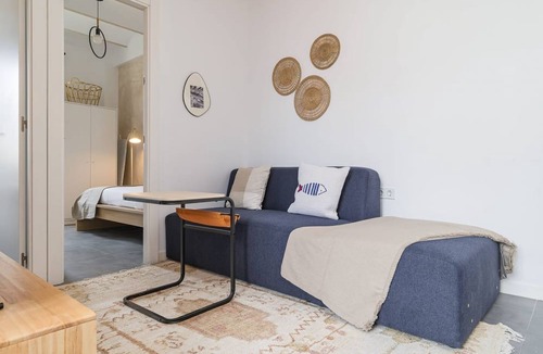 Sants Apartment | This apartment is a 2 bedroom(s), 1 bathrooms, located in Barcelona, Catalunya.
