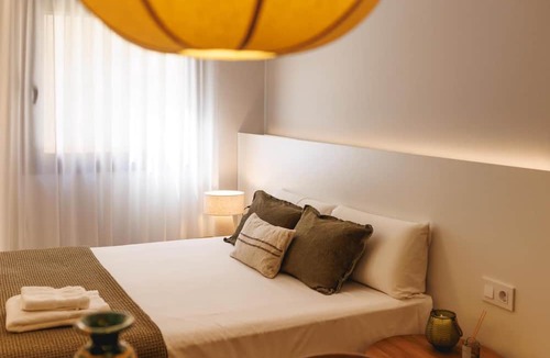 Barri Vell Apartment | Bravissimo Studio Rei Martí, renovated studio with lift in Girona’s old town