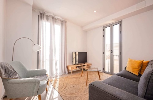 La Ribera Apartment | Sweett | Symphonic Central 302