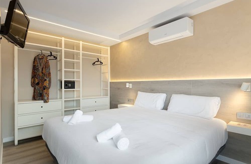 Vilassar de Mar Apartment | Xaloc - Aparthotel with Swimming Pool