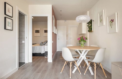 L'Hospitalet de Llobregat Apartment | Nordic style apartment near Plaza España