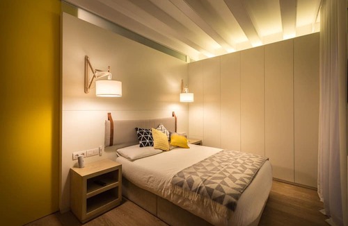 la Vila de Gracia Apartment | TOP CLASS NEW 2BD AP | Sun | Lift | Metro | HiSpeed Wifi | 4 people