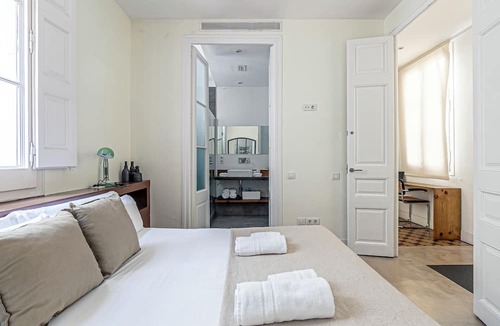 Eixample Condo | Impressive modernist apartment 20 mtrs from Paseo de Gracia
