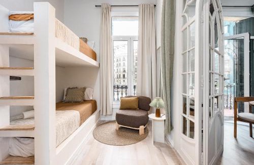 Eixample Apartment | Elegant and Spacious Apartment Steps from Plaza Catalunya