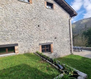 La Pereda House | El Nido de la Ardilla, Casa rural con jardín en Llanes reformada en 2026