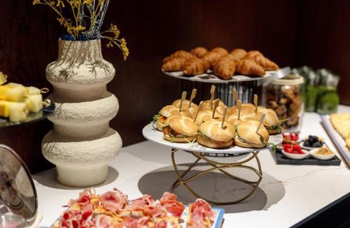 La Font de la Guatlla Hotel | Hotel Indigo Barcelona Plaza Espana by IHG