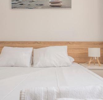 Rejas Apartment | Apartamento Renovado con Piscina, Gym y Parking cerca del Aeropuerto Metropolitano by beBalmy