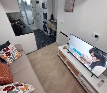 Manzanares Apartment | La Casa De Las Flores