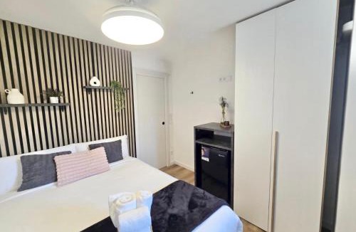 Cornella de Llobregat House | Private Rooms Easy Access to Airport & City Center