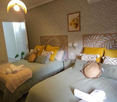 Manzanares Apartment | La Casa De Las Flores