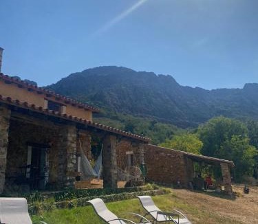 Berzocana Villa | Casa de la luz-Finca la sierra Alojamiento de 4 estrellas completo en el corazón del Geoparque de 6 a 12 personas