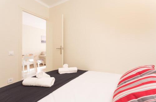 Collblanc y La Torrassa Apartment | Contemporary Apartment Near Camp Nou and Fira Barcelona
