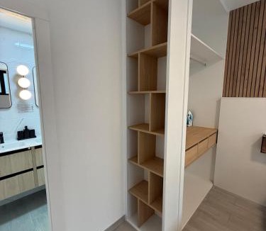 Pueblo Nuevo Apartment | Ciudad Lineal Modern Apartment - 3 Bdrms-2 bath