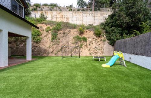 Sant Cebria de Vallalta House | Hauzify I Casa Montjuïc