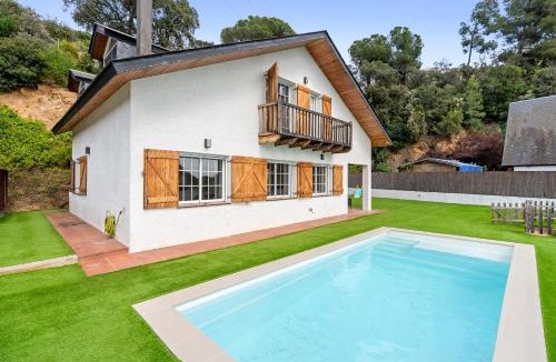 Sant Cebria de Vallalta House | Hauzify I Casa Montjuïc