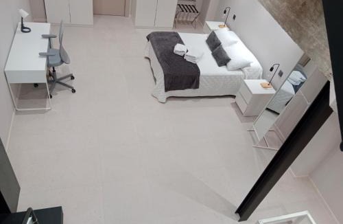 Old Town Apartment | Aptos Living Libreros climatizados