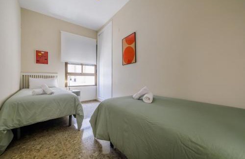La Trinidad-San Juan y Todos los Santos Apartment | Apartamento en el Centro con Parking y Terraza