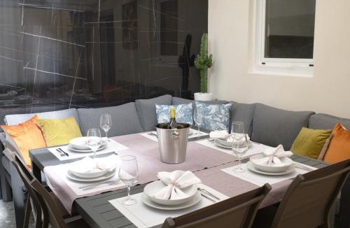 Cornella de Llobregat Apartment | Boutique Plaza Catalonia Suites Cornellá