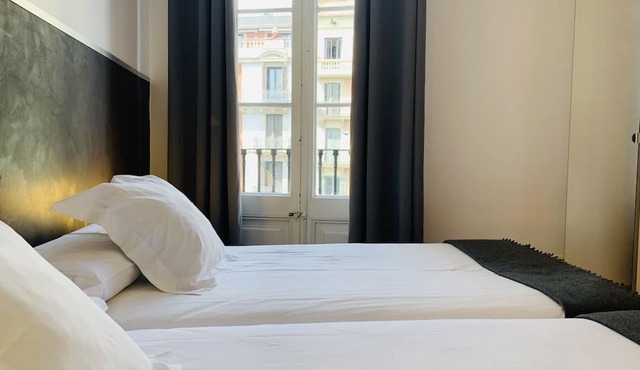 Super Balmes Guest House