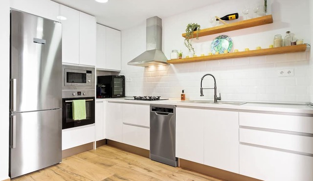 This apartment is a 2 bedroom(s), 2 bathrooms, located in L'Hospitalet de Llobregat, .