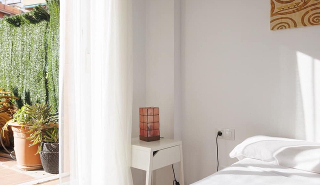 Private terrace, 3 bedrooms, 2 bathrooms, central Barcelona