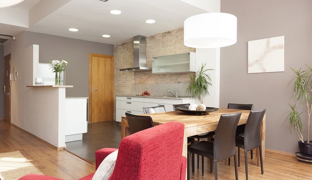 Sant Pau 5 - Superb 3-bedroom apartment in central Barcelona