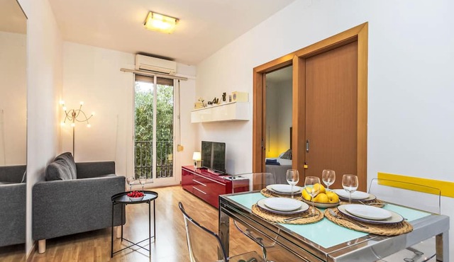 Sants-Montjuïc: Avenida Madrid by Interhome