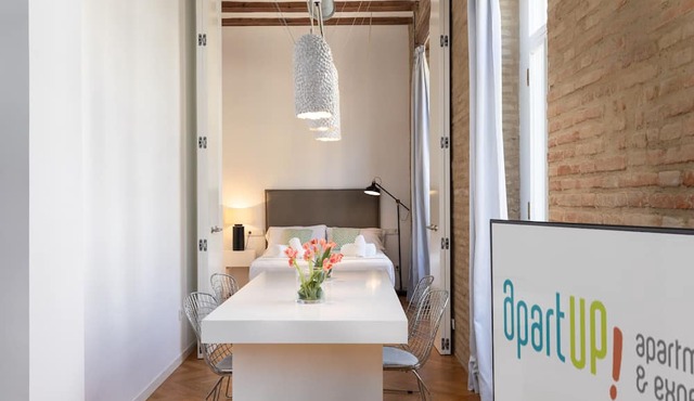 ApartUP Reina Deluxe. WiFi y Aire acondicionado