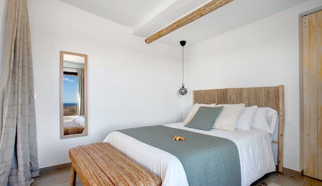 Studio 'Apartment La Higuera' with Sea View, Wi-Fi, and Air Conditioning
