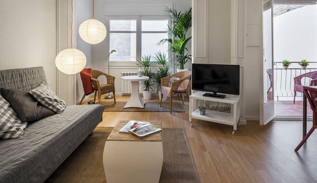3-bedroom apartment near Sants train station