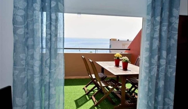 Beautiful holiday home with sea views +beach+WIFI