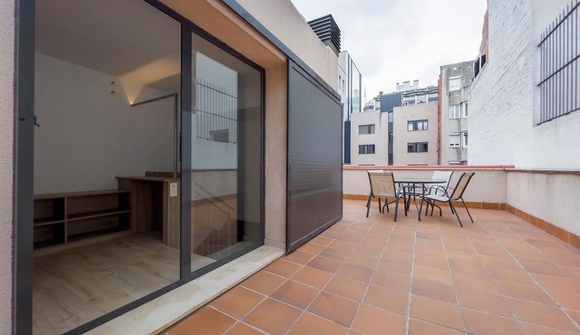 Quiet duplex with private terrace in the neighborhood of Gracia