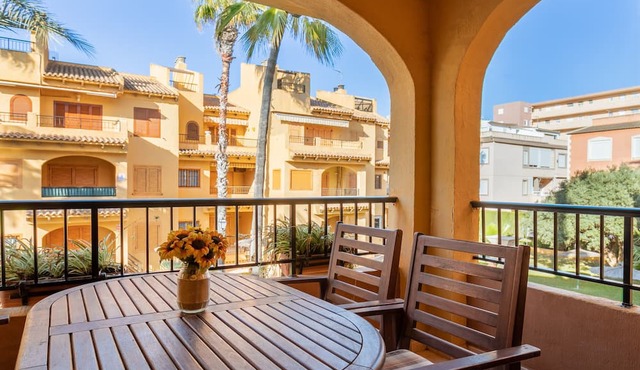 Apartment "El Albero" with Pool, Terrace & Wi-Fi