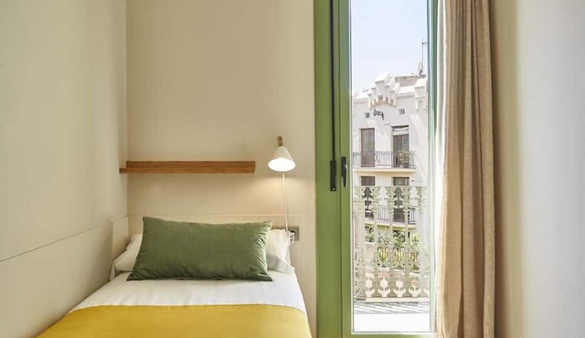 Great 3-bedroom apartment ideal for families near Sants Station