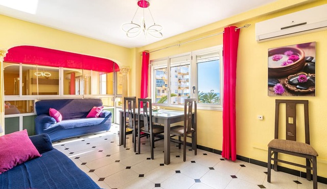 Holiday Apartment 60 metres from the Beach with Sea Views, Terrace, A/C & Wi-Fi