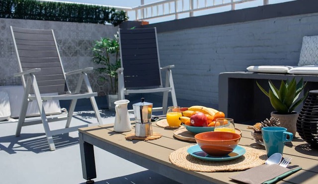 El Cabanyal Petit Penthouse by Florit Flats